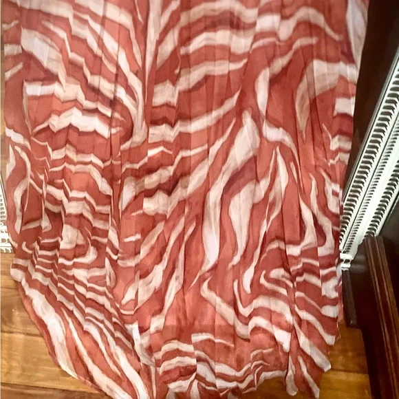 EXPRESS. NWT sexy pleated maxi dress! Retails for $89 - Picture 6 of 11